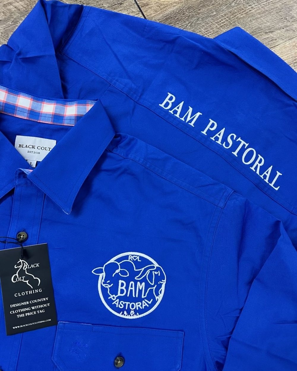 Name and logo: Collar lettering and left chest