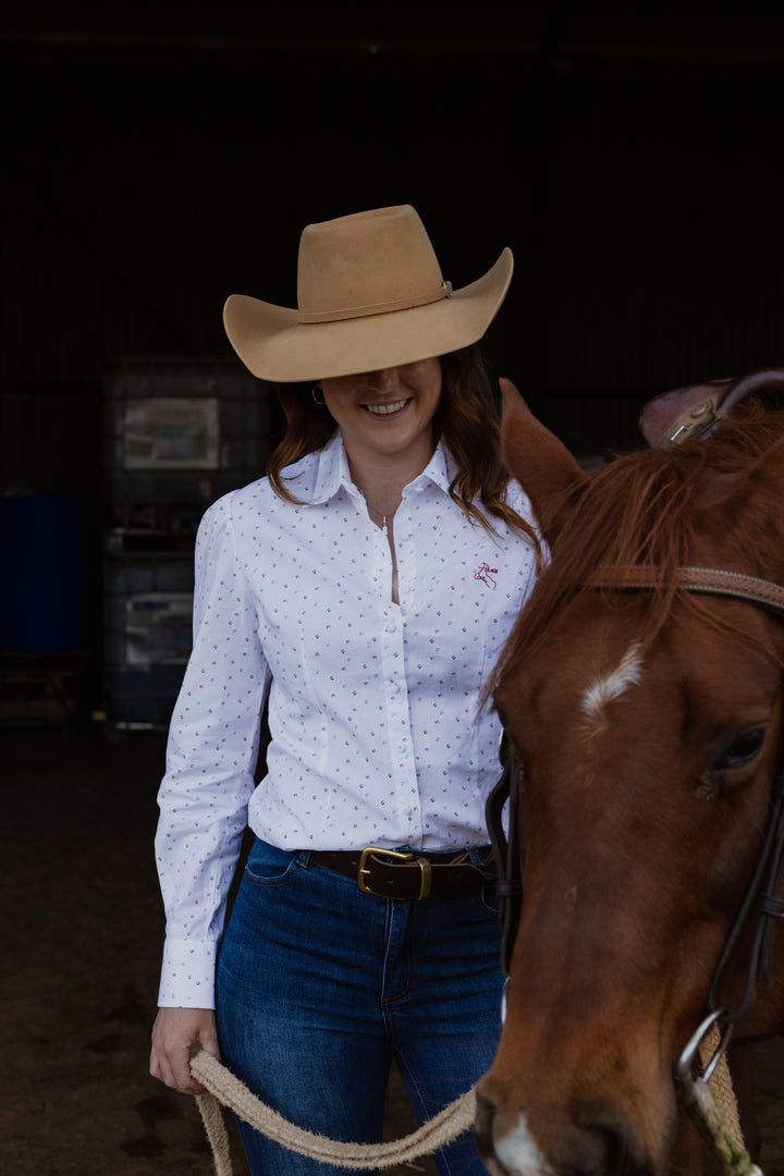 Maggie -White Horse